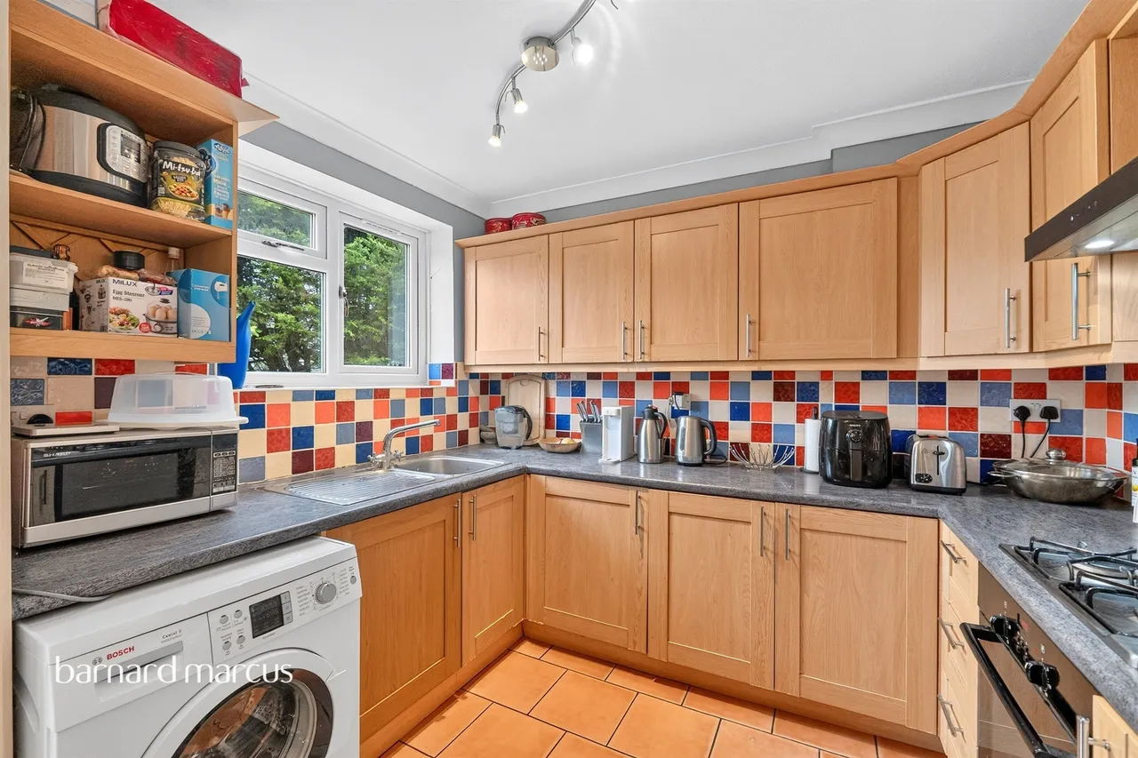 Courtlands Avenue, London, photo 7