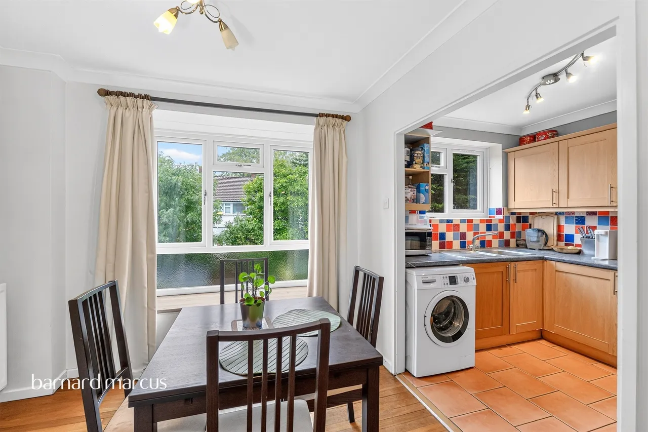Courtlands Avenue, London, photo 6