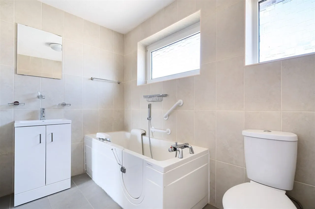 Large Acres, Selsey, PO20, photo 14