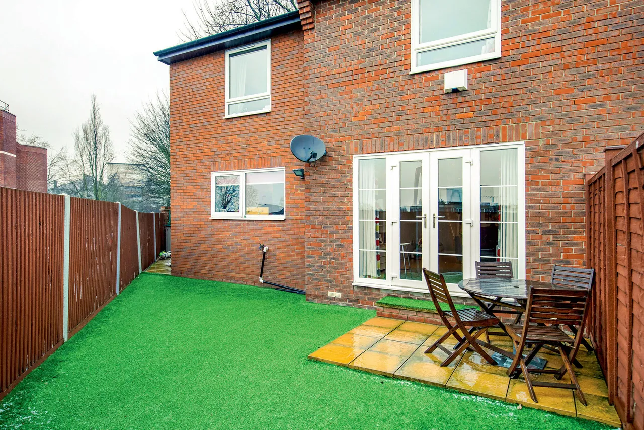 22 Linnet Mews, London, photo 11