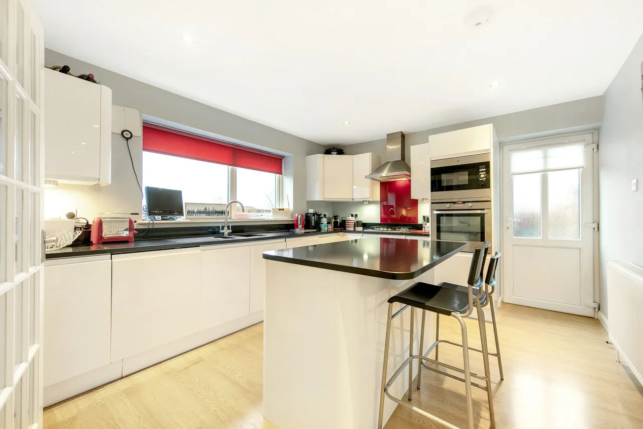 22 Linnet Mews, London, photo 10