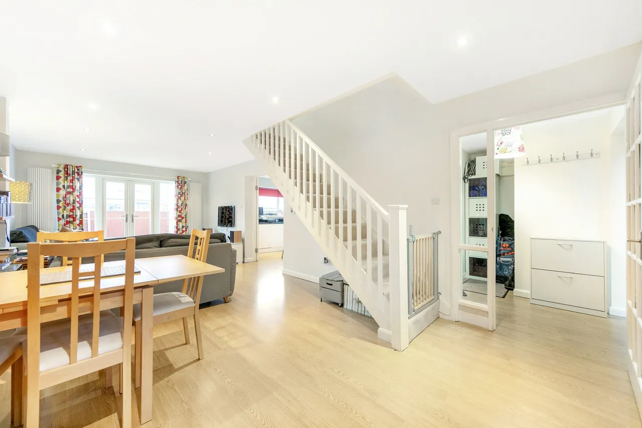 22 Linnet Mews, London, photo 8
