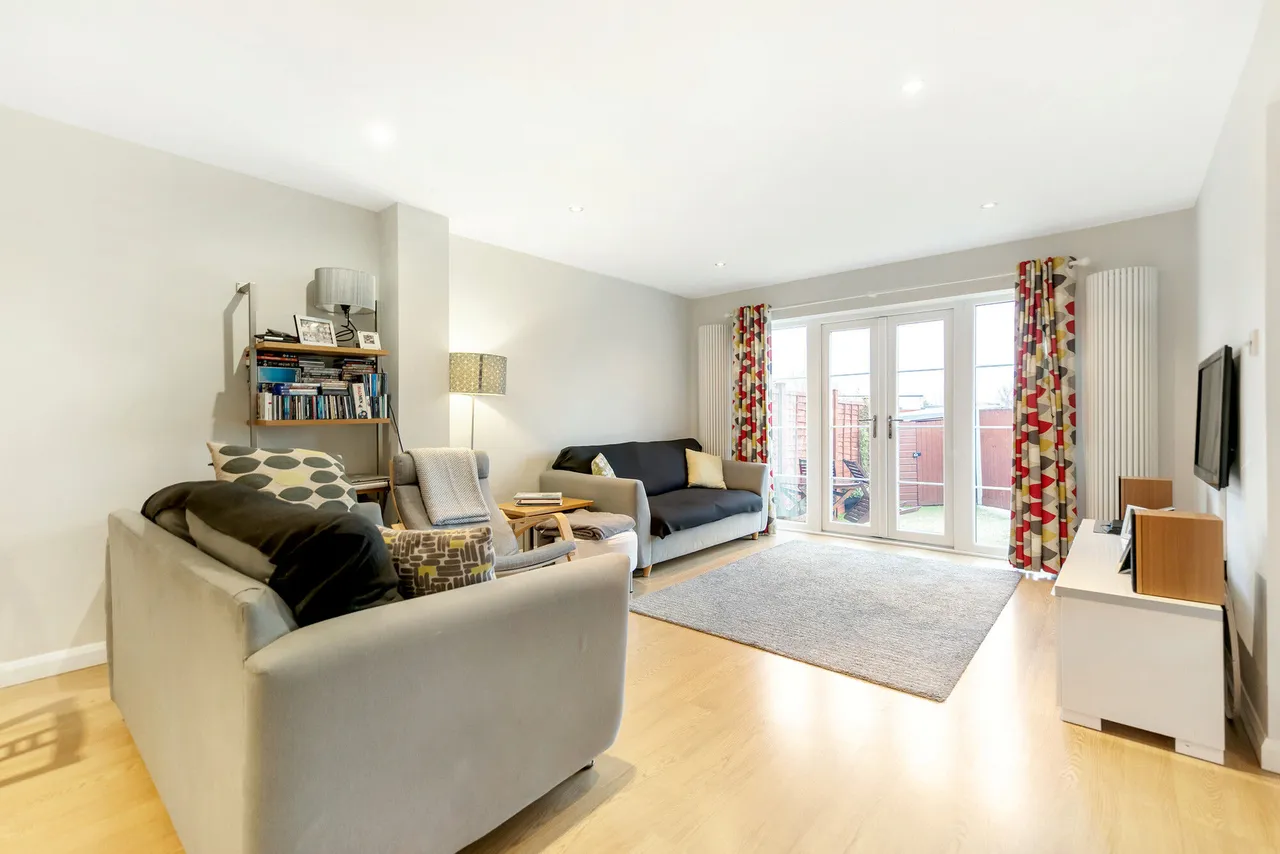 22 Linnet Mews, London, photo 9