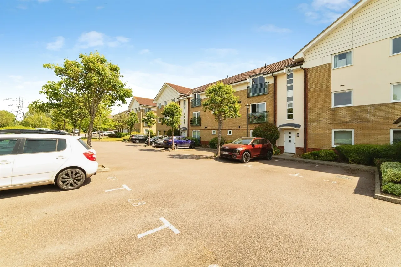 2 bed flat for sale — Eddington Crescent, Welwyn Garden City