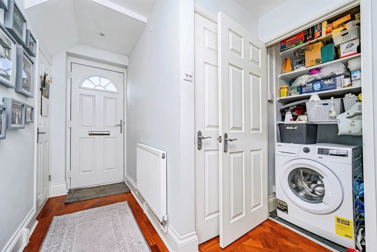 High Road, Leavesden, WD25, photo 13