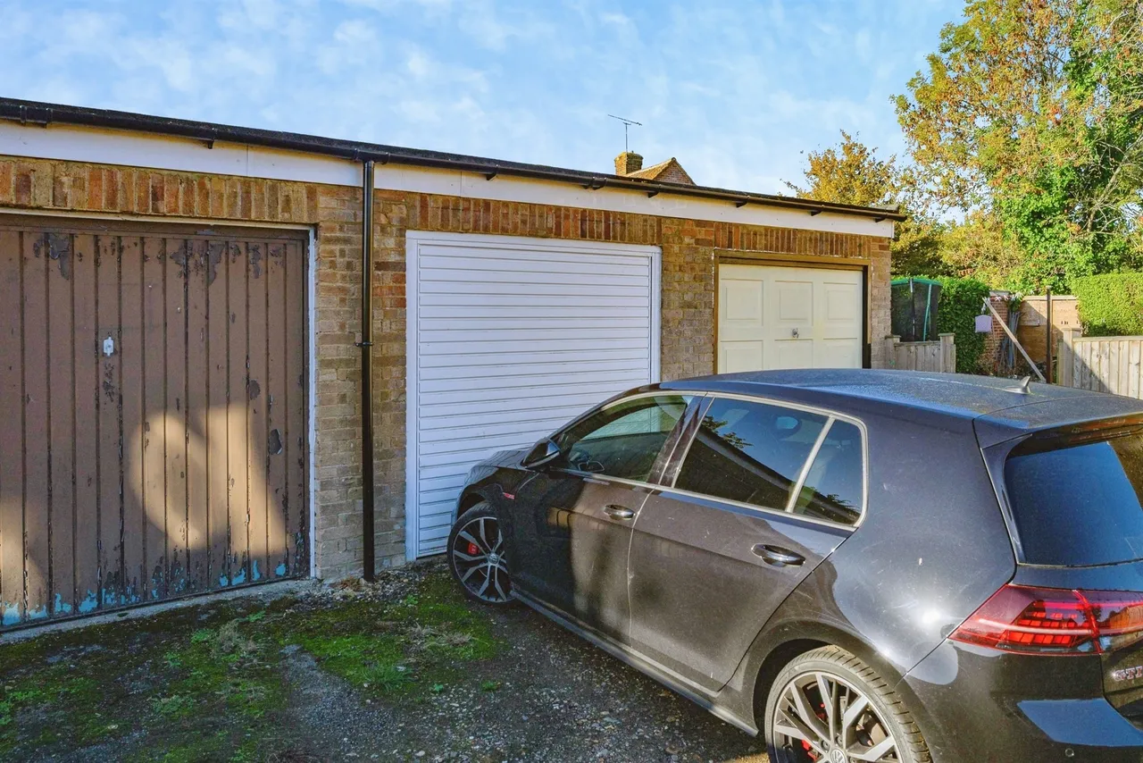 High Road, Leavesden, WD25, photo 10