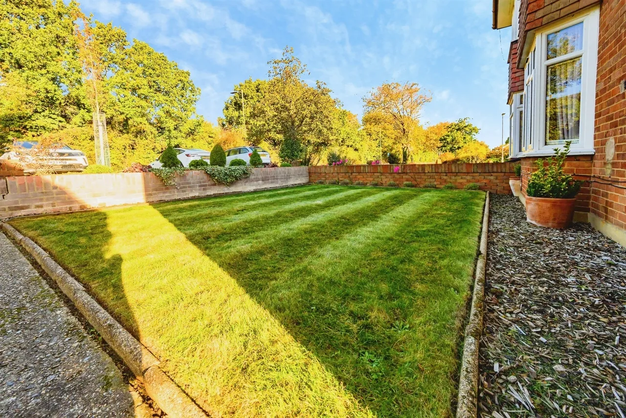 High Road, Leavesden, WD25, photo 12
