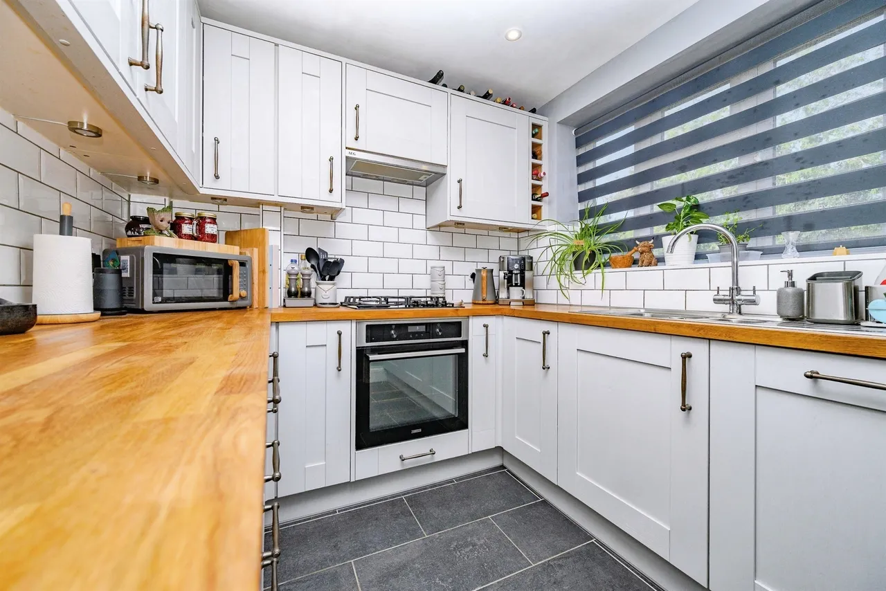High Road, Leavesden, WD25, photo 8