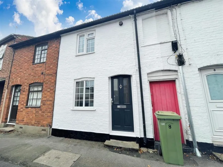 2 bed house to rent, Priory Street, Newport Pagnell, MK16