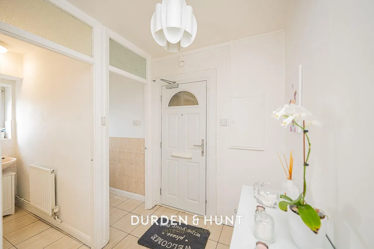 Aragon Drive, Hainault, IG6, photo 9