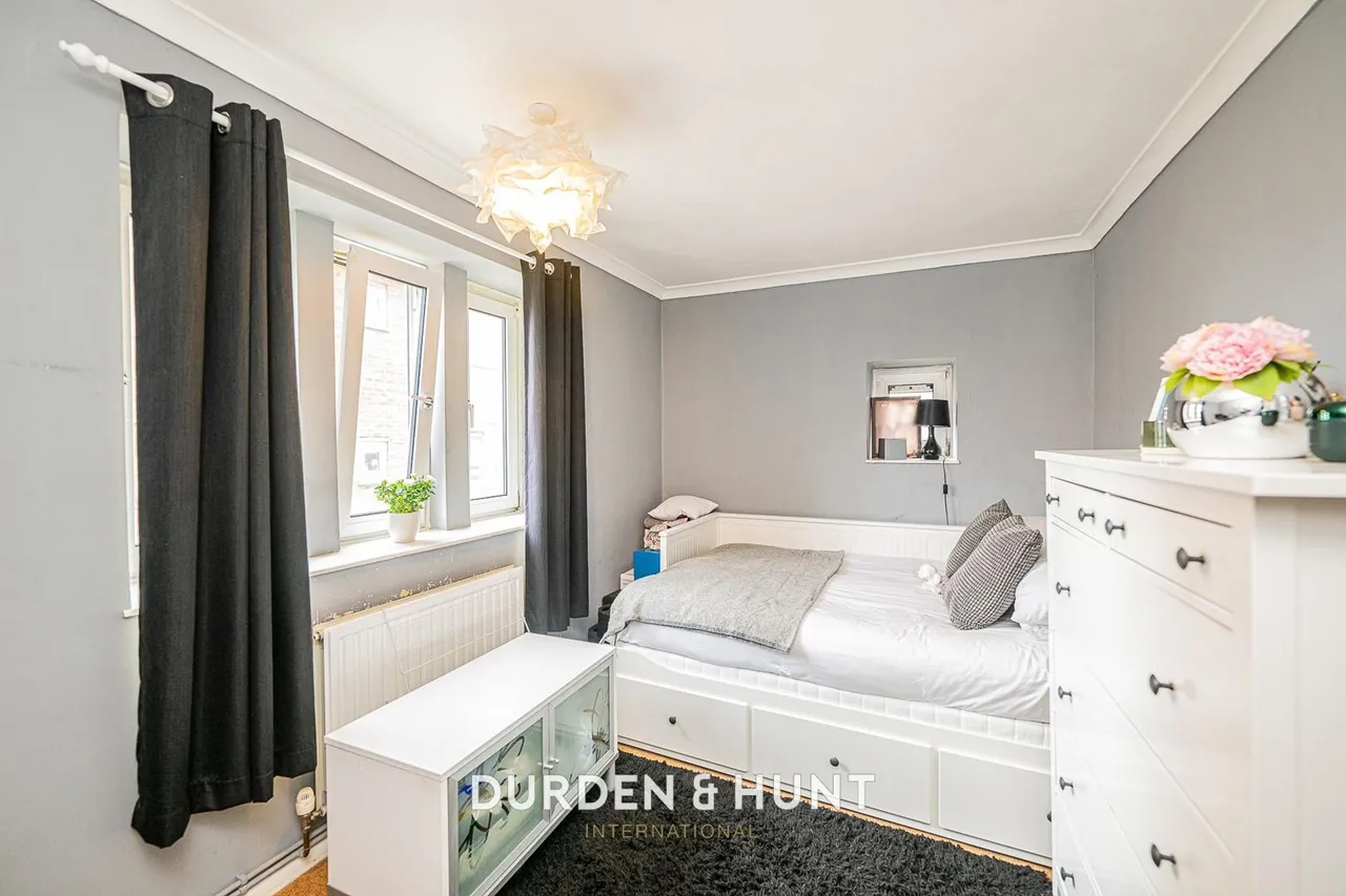 Aragon Drive, Hainault, IG6, photo 8