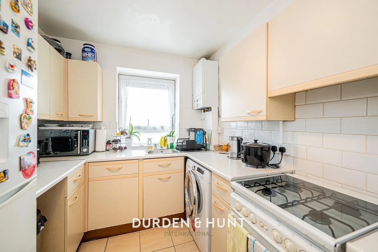 Aragon Drive, Hainault, IG6, photo 4