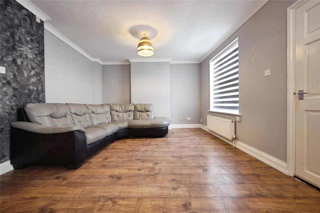 Winsdon Road, Luton, Bedfordshire, LU1, photo 4