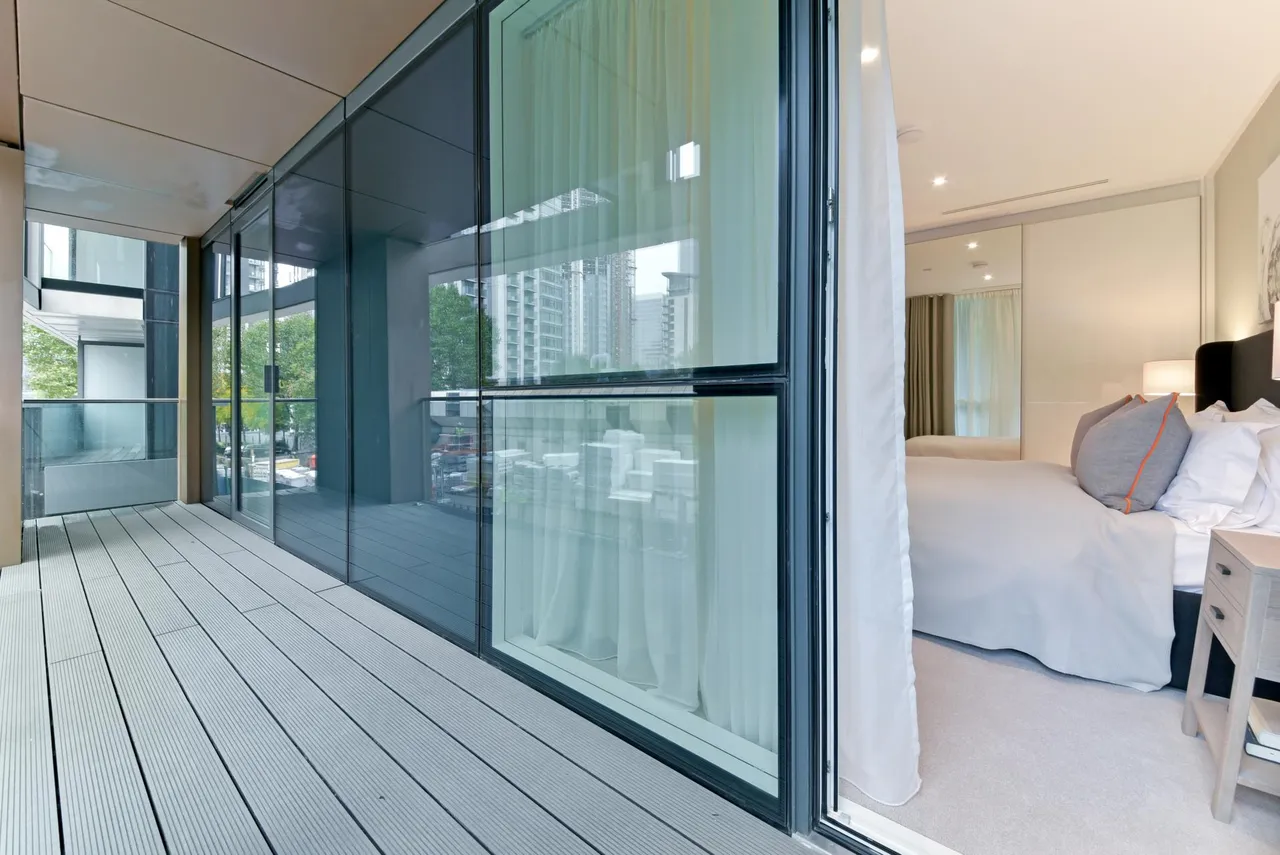 Ostro Tower, E14, photo 7