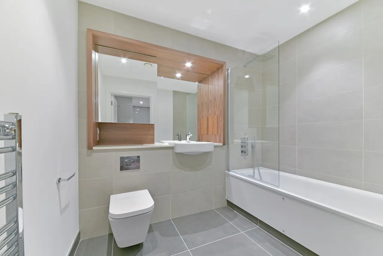 Ostro Tower, E14, photo 6