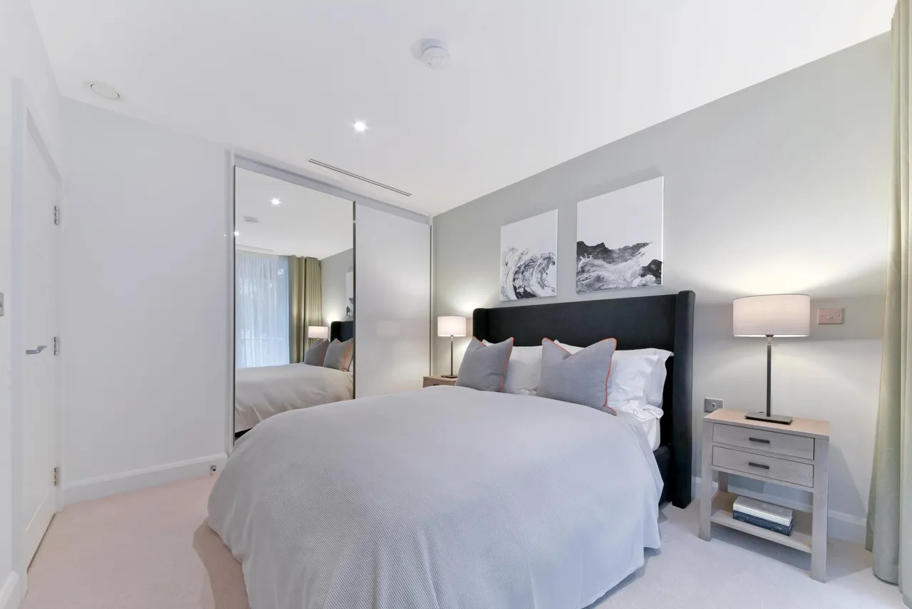 Ostro Tower, E14, photo 5