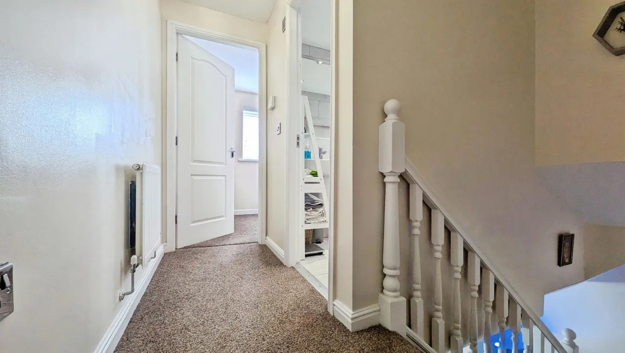 Woodside Close, Oldham, OL4, photo 6