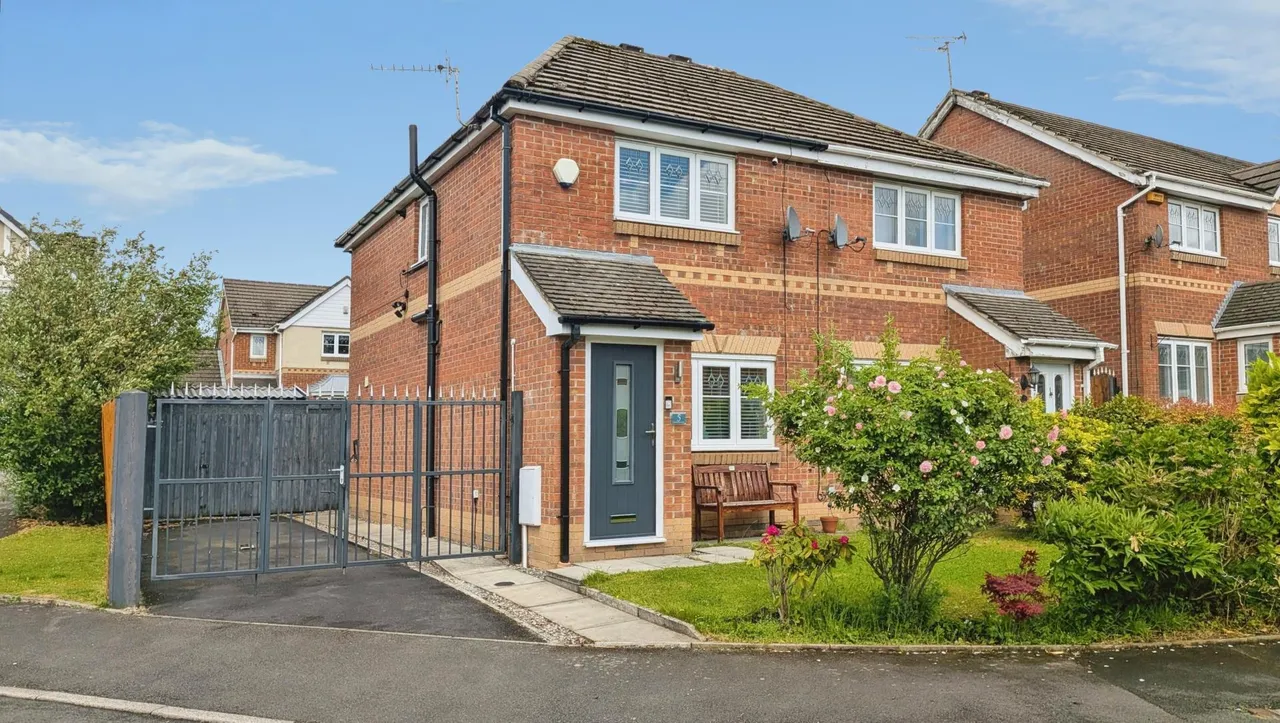 2 bed house for sale, Woodside Close, Oldham, OL4