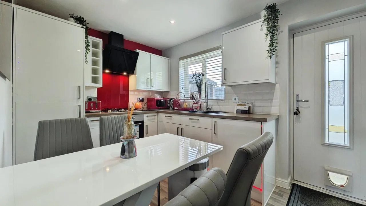 Woodside Close, Oldham, OL4, photo 4