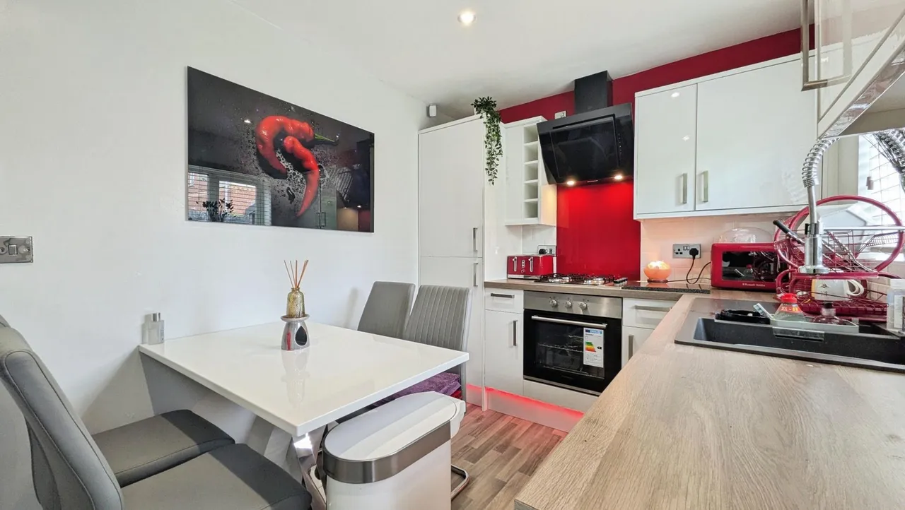 Woodside Close, Oldham, OL4, photo 5