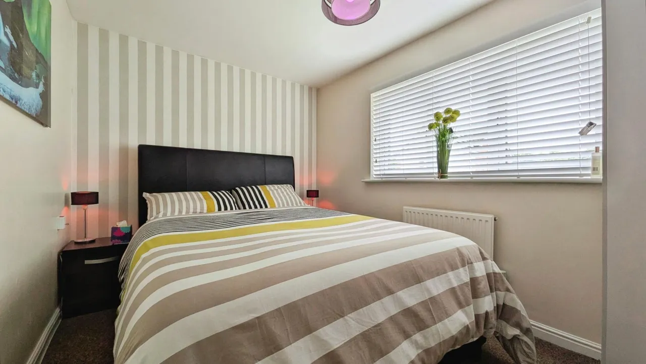 Woodside Close, Oldham, OL4, photo 9
