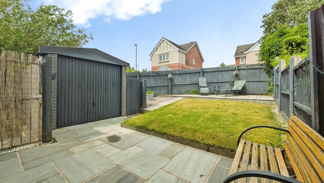 Woodside Close, Oldham, OL4, photo 14