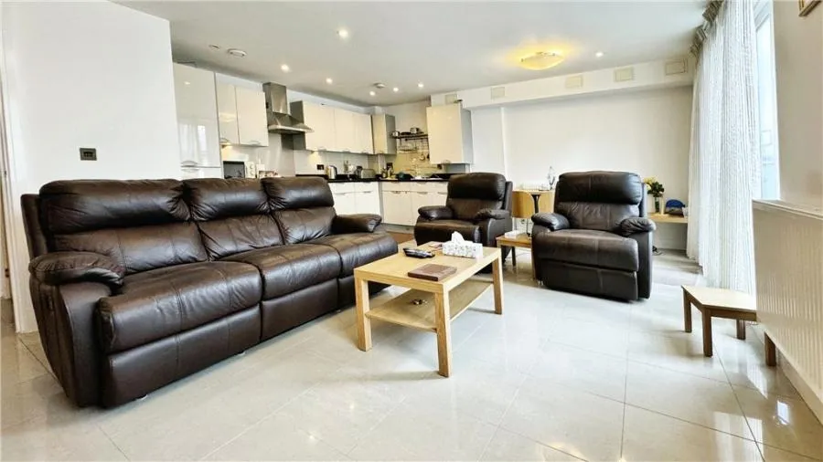 Fairfield Road, Yiewsley, UB7, photo 2