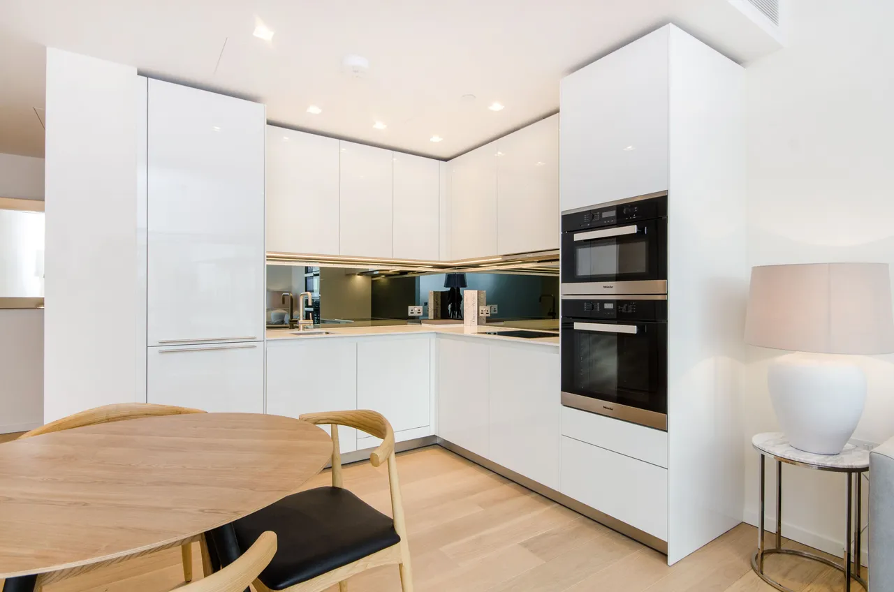 Flat 4.02, 5 Columbia Gardens, London, photo 2