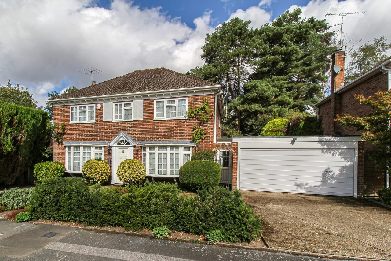 4 bed house for sale, Grantley Drive, Fleet, GU52