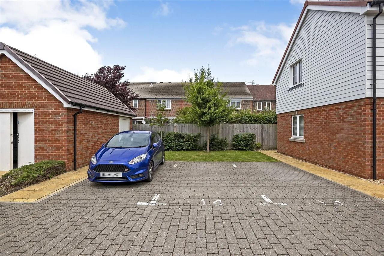 Hangar Drive, Tangmere, PO20, photo 9