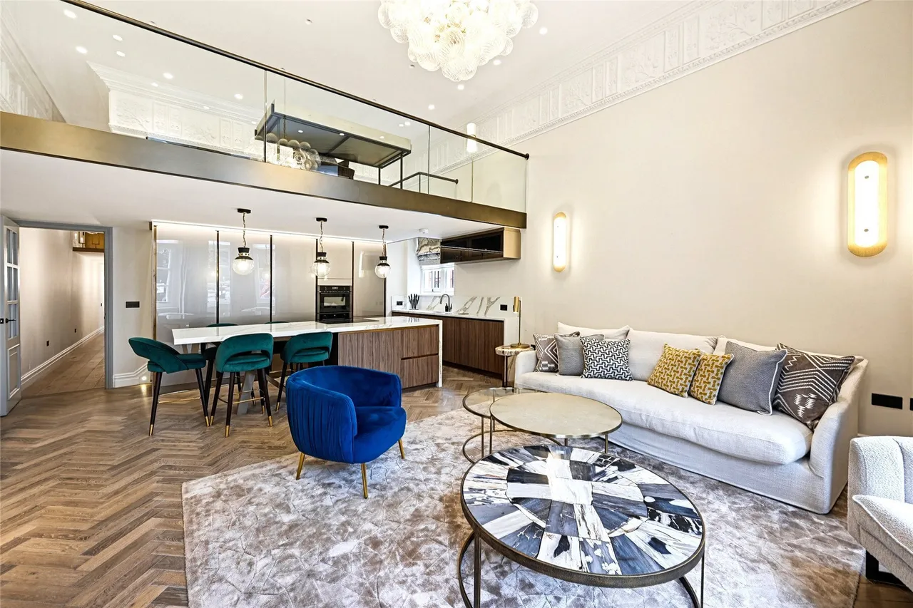 3 bed flat to rent — Cadogan Square, London, SW1X