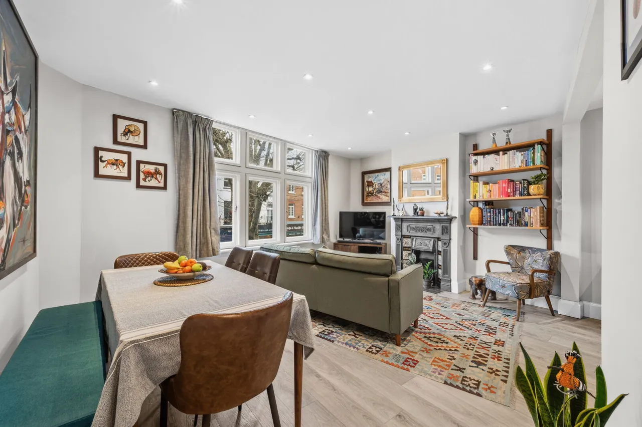 2 bed flat for sale, Brighton Road, Surbiton, KT6