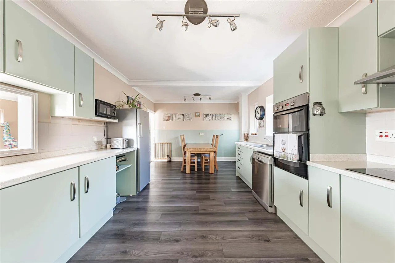 Sea View Road, Cliffsend, Ramsgate, Kent, CT12 5EH, photo 11