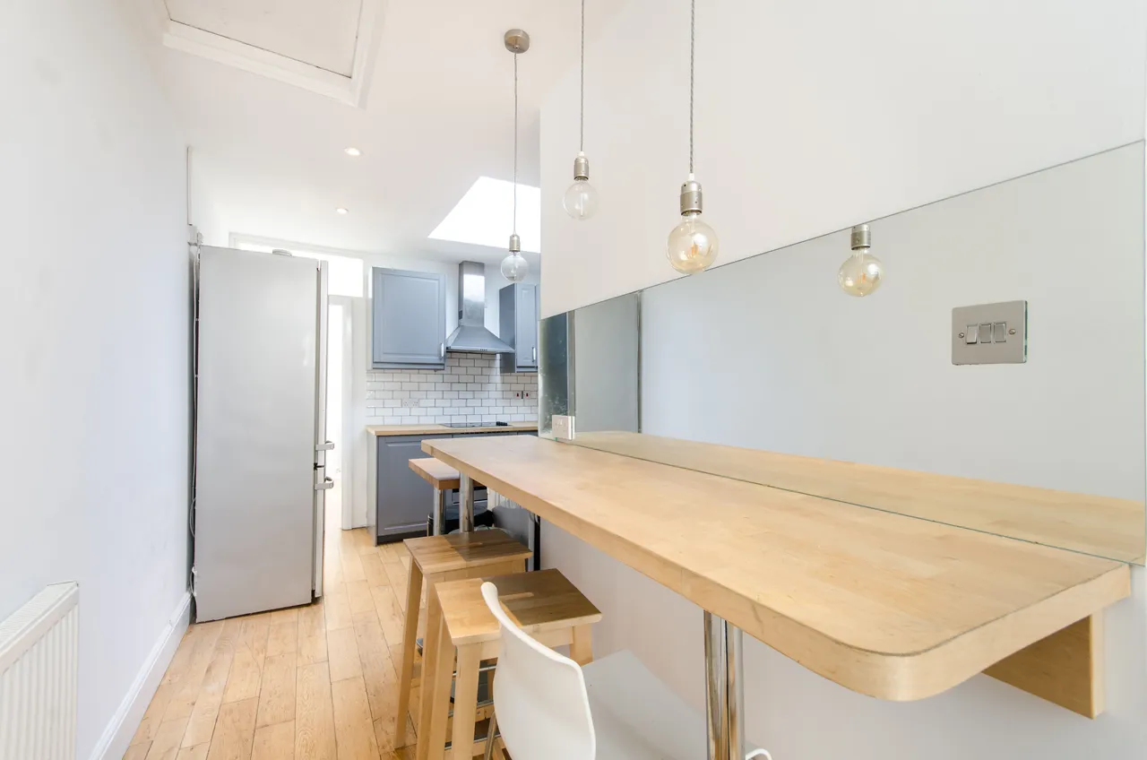 London, NW10, photo 2