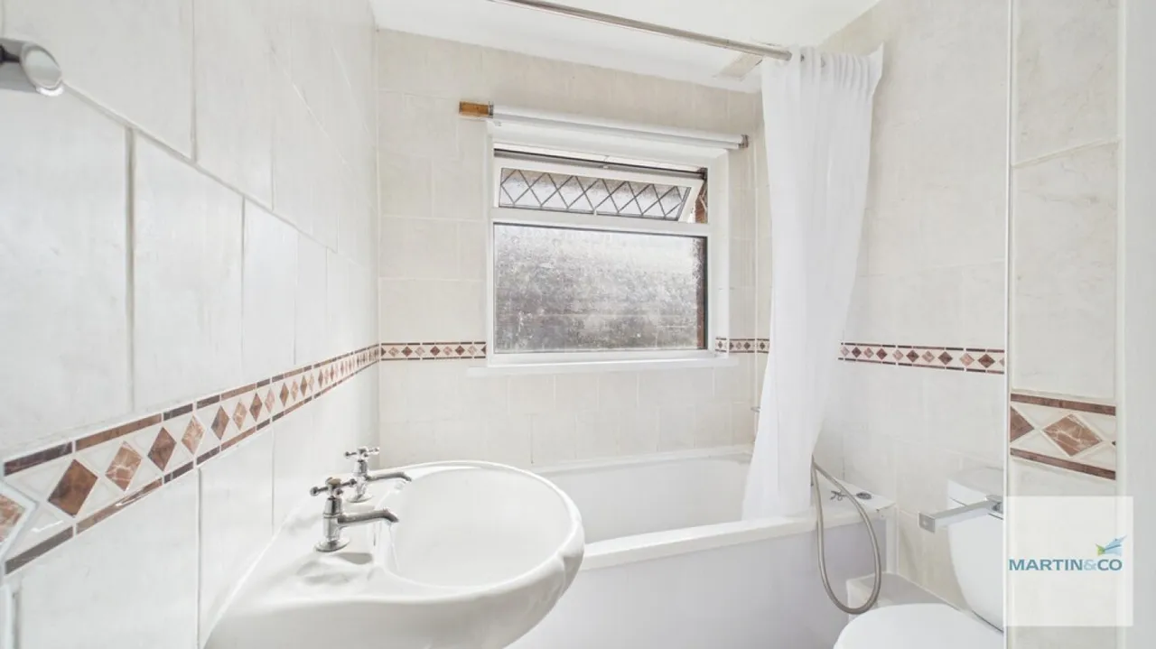 Eliot Close, Leyfields, photo 7