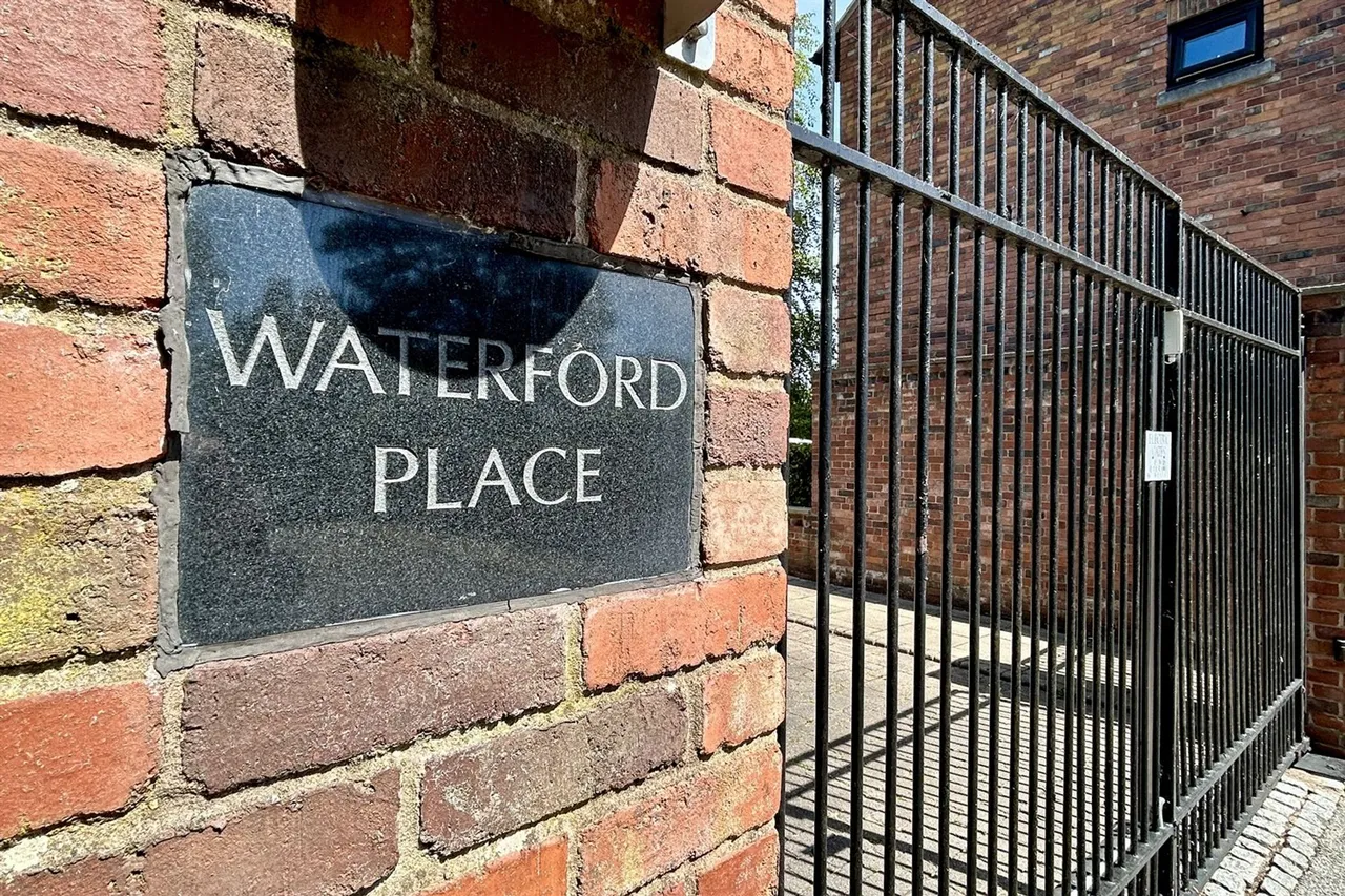 Waterford Place, Cheadle, photo 2
