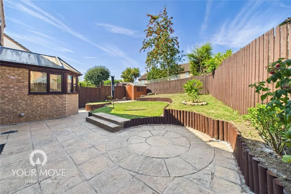 Larkwood Close, Kettering, NN16, photo 2