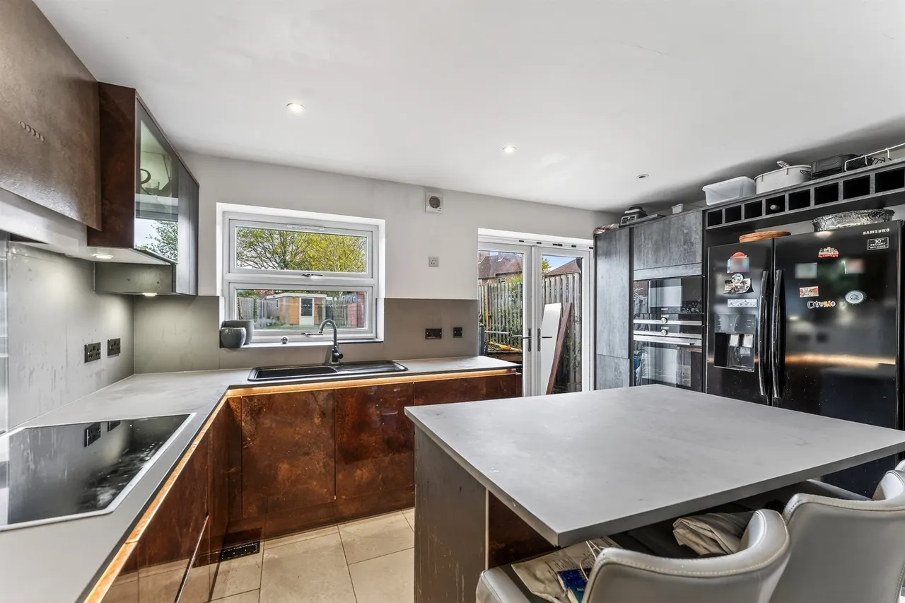 Bishopsford Road, Morden, photo 6