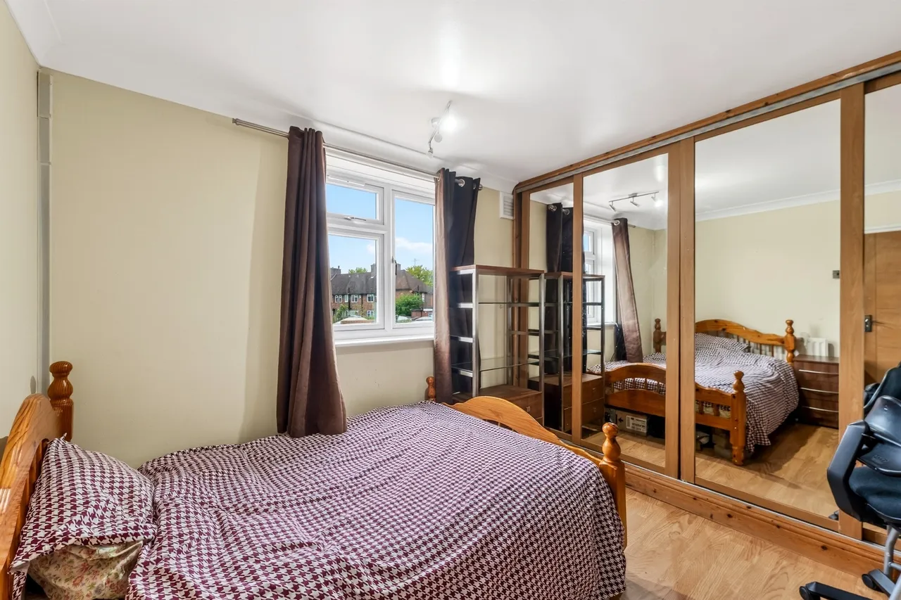 Bishopsford Road, Morden, photo 11