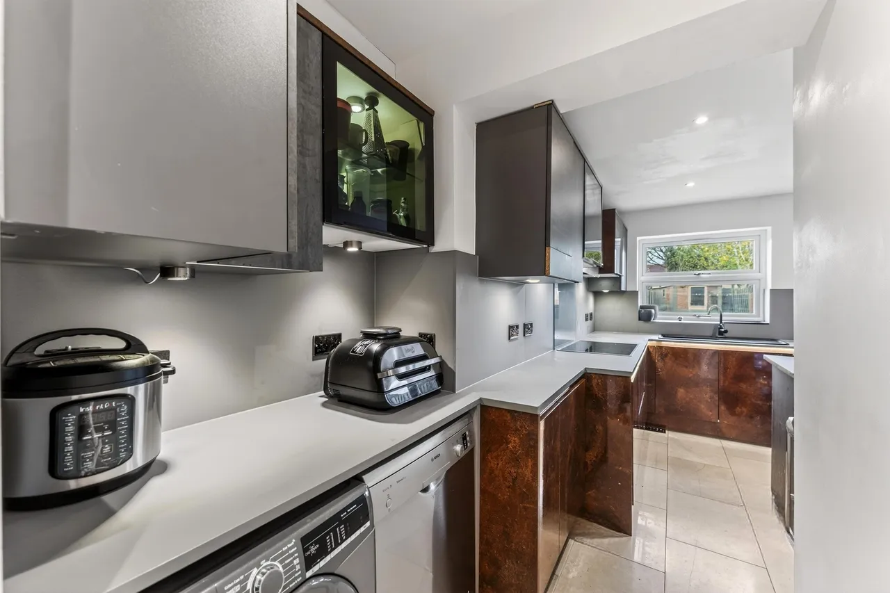 Bishopsford Road, Morden, photo 3
