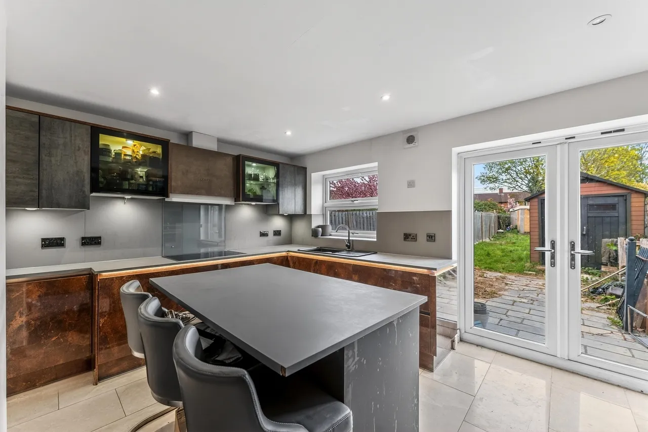 Bishopsford Road, Morden, photo 7