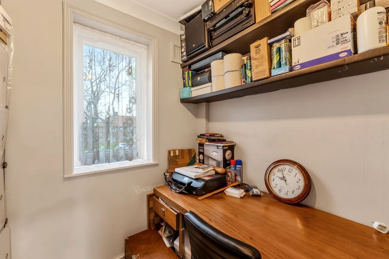 Bishopsford Road, Morden, photo 12