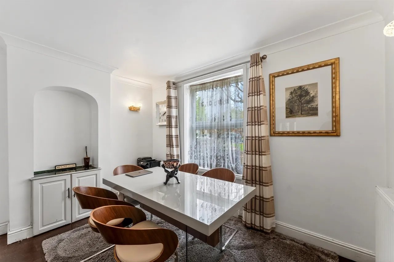 Bishopsford Road, Morden, photo 9