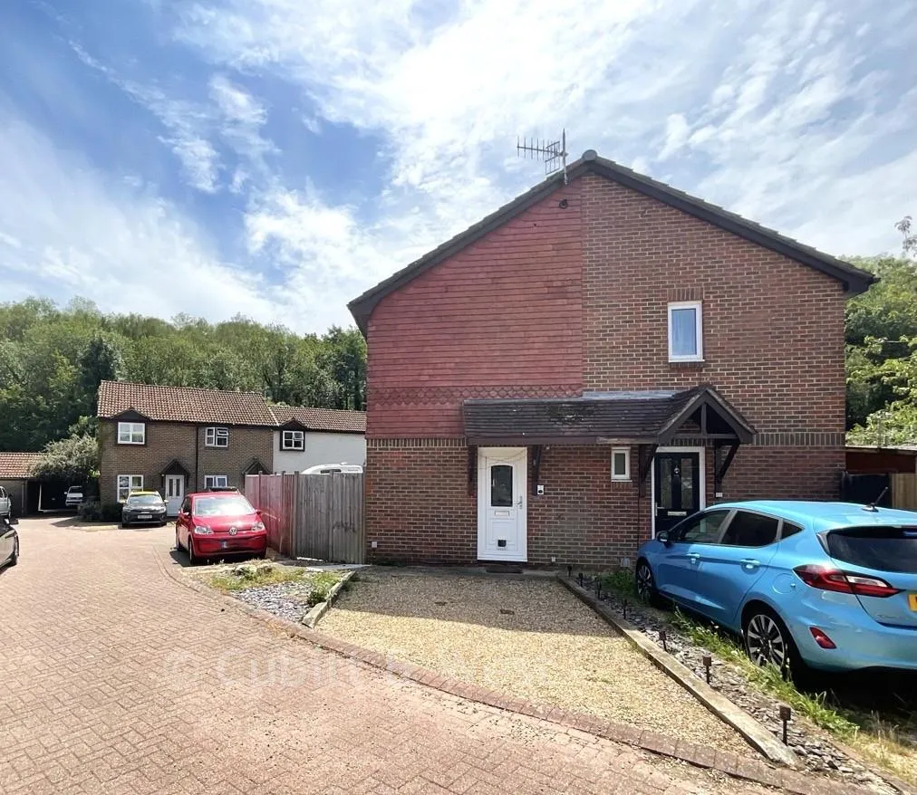 2 bed house for sale, Abinger Close, North Holmwood, RH5