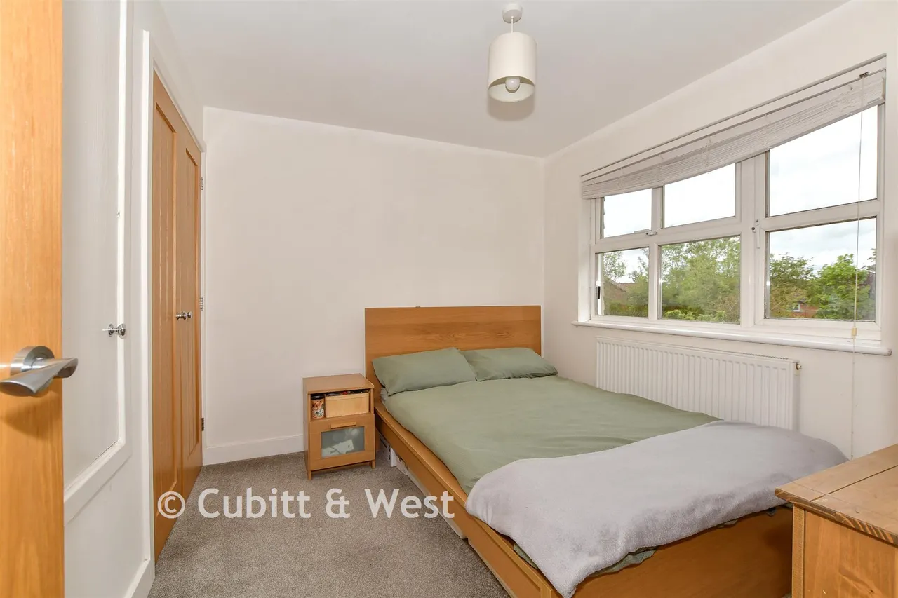 Abinger Close, North Holmwood, RH5, photo 8