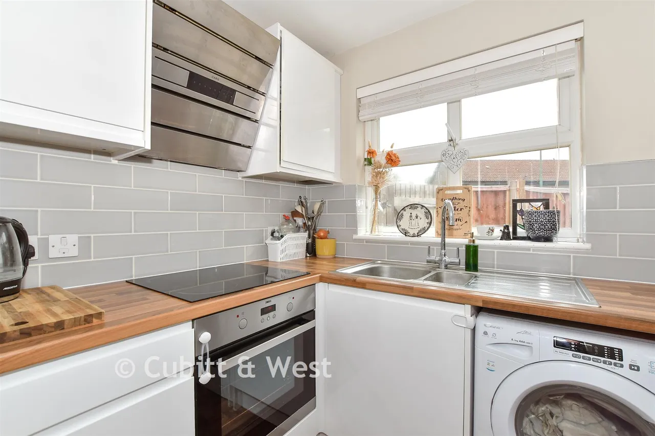 Abinger Close, North Holmwood, RH5, photo 7