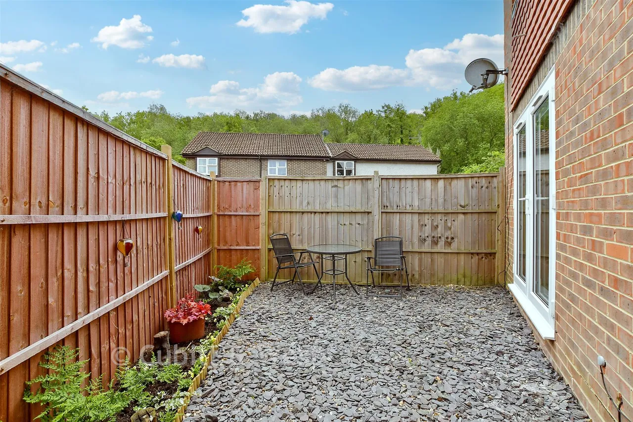 Abinger Close, North Holmwood, RH5, photo 11