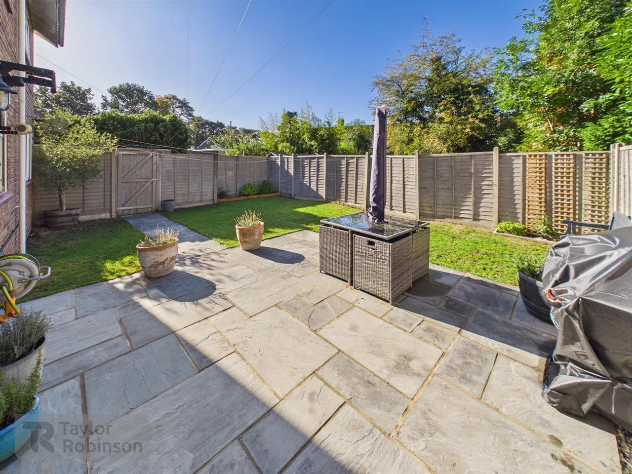 Warren Drive, Ifield, RH11, photo 5