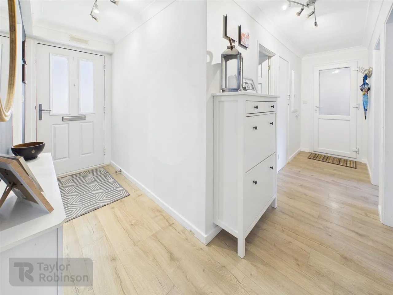 Warren Drive, Ifield, RH11, photo 8
