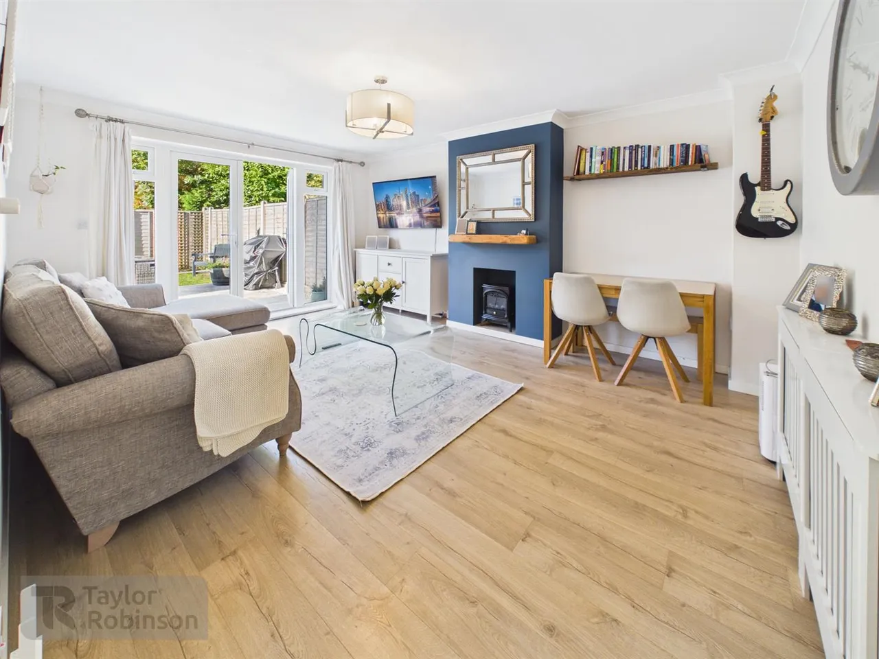 Warren Drive, Ifield, RH11, photo 2